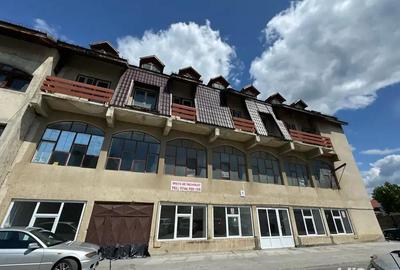 Spațiu comercial, de 1,037 mp, în Central - 4