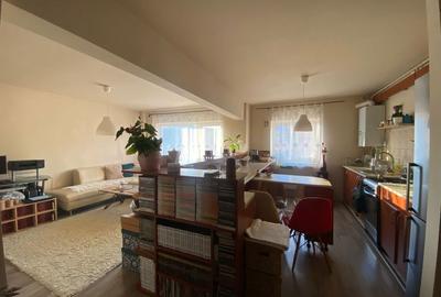 Apartament cu 4 camere decomandat în Petros - 7
