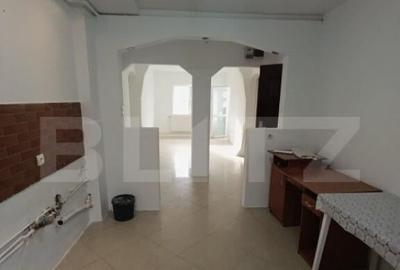 Apartament spa?ios - 4 camere, 2 bai, 2 balcoane, loc de - 5