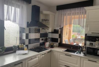 Casă cu 7 camere cu Teren 900 Mp în Central