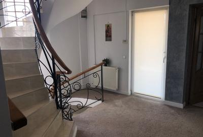 Casă individuală cu 7 camere cu Canalizare în Apărătorii Patriei - 17