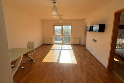Apartament cu 3 camere decomandat în Străulești