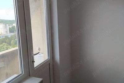 Apartament cu 3 camere decomandat în Onești - 8