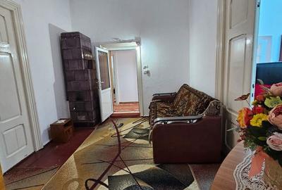 Casă cu 3 camere cu Teren 500 Mp în Central - 1