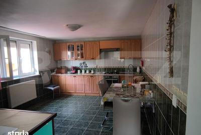 Casă cu 7 camere semidecomandat cu Teren 1430 Mp în Podari - 8