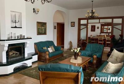 Vila spre vanzare, deosebita cu piscina, str. Voinicenilor - 1