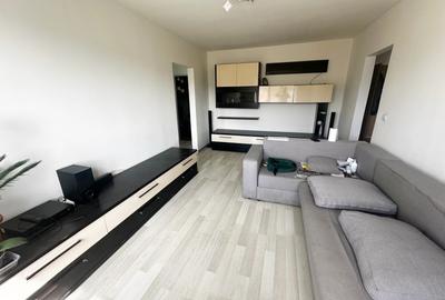 Apartament cu 3 camere semidecomandat în Alexandru cel Bun