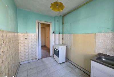 Apartament cu 3 camere decomandat în Piața Centrală