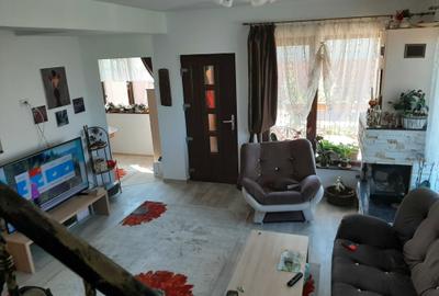 Casă cu 3 camere în Tunari - 3