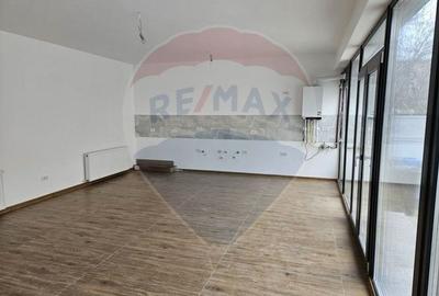 Casă cu 4 camere cu Teren 198 Mp în Tei - 6