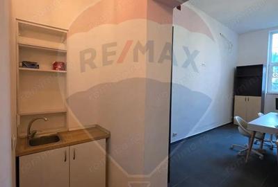 Spațiu comercial, de 25 mp, în Central - 4