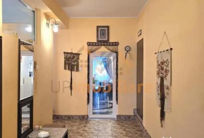 Casă cu 3 camere cu Garaj în Central - 11