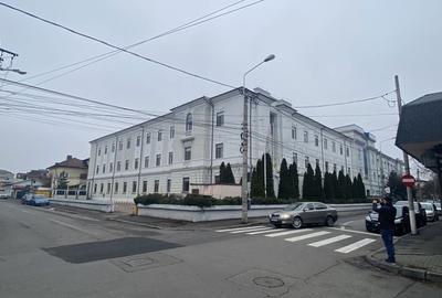 Birou, 3426 mp în Democrației