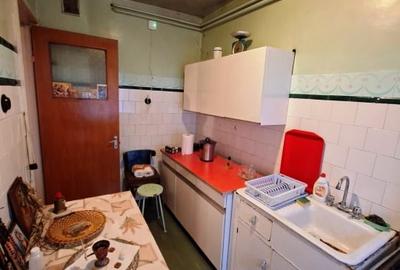 Titan Metrou 2 camere decomandat etaj 1 - 6