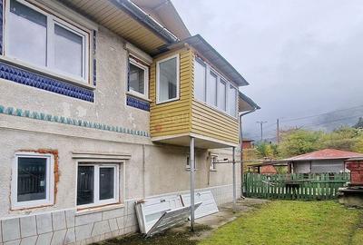 Aproape De Castelul Cantacuzino - 4