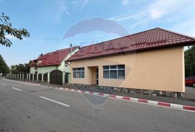 Casă cu 8 camere cu Teren 720 Mp în Central