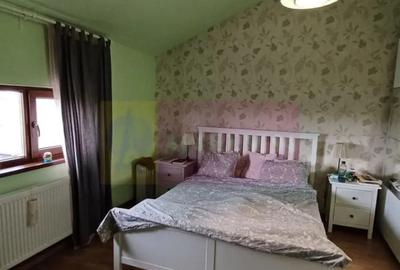 Casă cu 4 camere cu Teren 500 Mp în Săbăreni