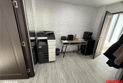 Spațiu comercial, de 20 mp, în Central - 3