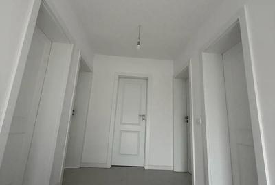 Casă cu 5 camere cu Teren 305 Mp în Remetea Mare - 4