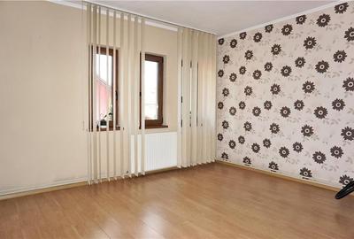 Casa de vanzare, central, duplex, garaj interior - 2