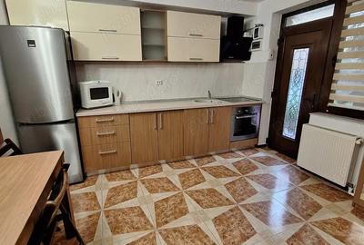 Ofer pentru inchiriat ultracentral casa tip apartament (construc?ie recenta)