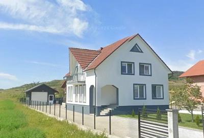 Casă cu Teren 2000 Mp în Uriu - 1