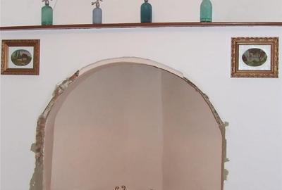 Casă cu 5 camere cu Teren 3610 Mp în Central - 3