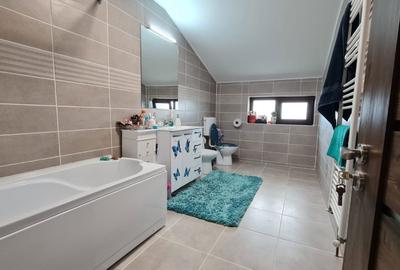 Casă cu 3 camere în Mihai Viteazu - 2