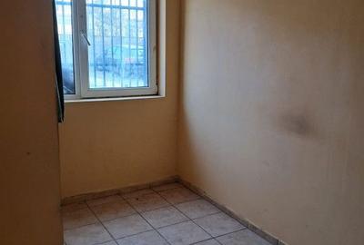 Spațiu comercial, de 52 mp, în Far - 8