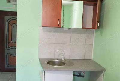 Podu Ros - garsoniera -etaj intermediar - baie din constructie - 3
