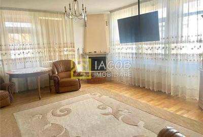 Casă individuală cu 6 camere cu Canalizare în 9 Mai - 2