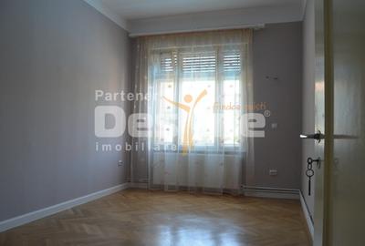 Apartament cu 4 camere decomandat în Central - 8