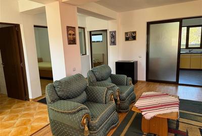 Apartament cu 3 camere decomandat în Sud