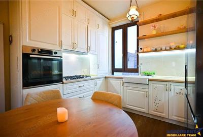 FILM! Eleganta si confort, in cetatea istorica a Brasovului, vedere spre Tampa - 1