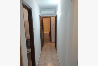 Apartament cu 3 camere decomandat, mobilat în Berceni