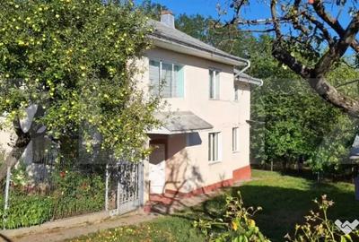 Casă cu 7 camere cu Teren 1352 Mp în Burdujeni - 1