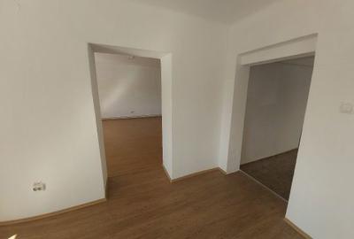 Spațiu comercial, de 70 mp, în Central - 7