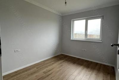 Casă cu 5 camere în Moșnița Nouă