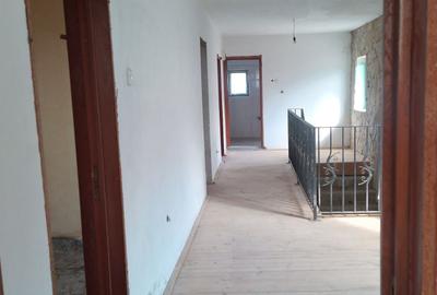 Casă cu 4 camere în Năeni - 1