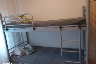 Apartament cu 3 camere semidecomandat în Berceni