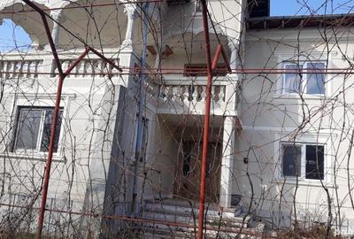 Casă în Dealu - 1