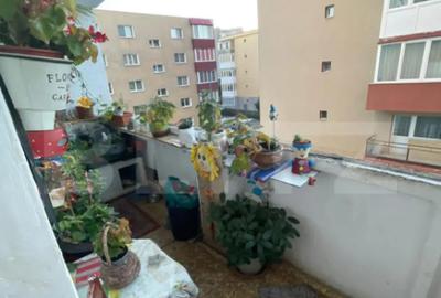 Apartament cu 4 camere decomandat, mobilat în Tractorul - 2