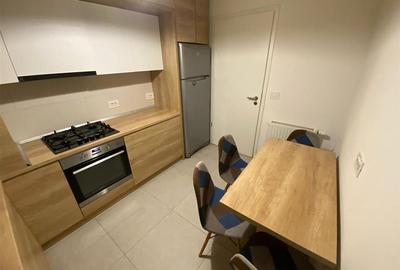 Apartament cu 2 camere decomandat în Tractorul
