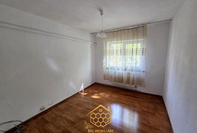 Apartament cu 3 camere decomandat în 1 Mai - 10