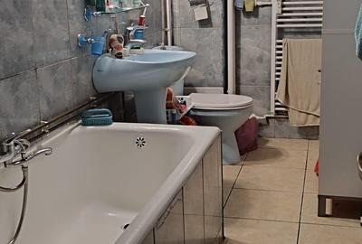 Unirii, bloc 1990, decomandata - 8