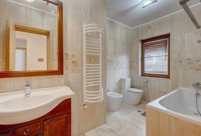 Casă individuală cu 5 camere cu Canalizare în Central - 40