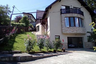 Casă cu 4 camere în Central - 1