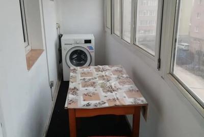 Apartament cu 2 camere decomandat în Tractorul - 3