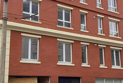 Spațiu comercial, de 1,000 mp, în Central - 10