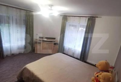 Casă cu 5 camere cu Teren 300 Mp în Central - 1